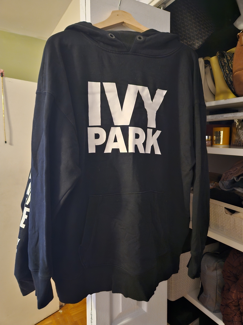 IVY PARK Black Hoodie with White Logo - Overzize M